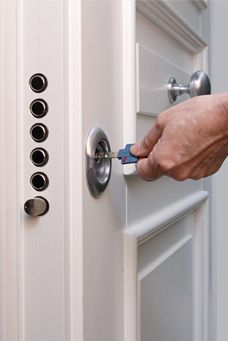 Intervention serrurerie pour porte sécurisée